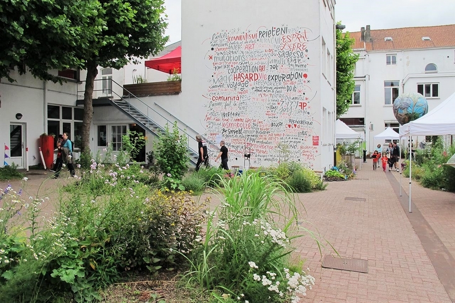 Exterior wall mural at the SMart office