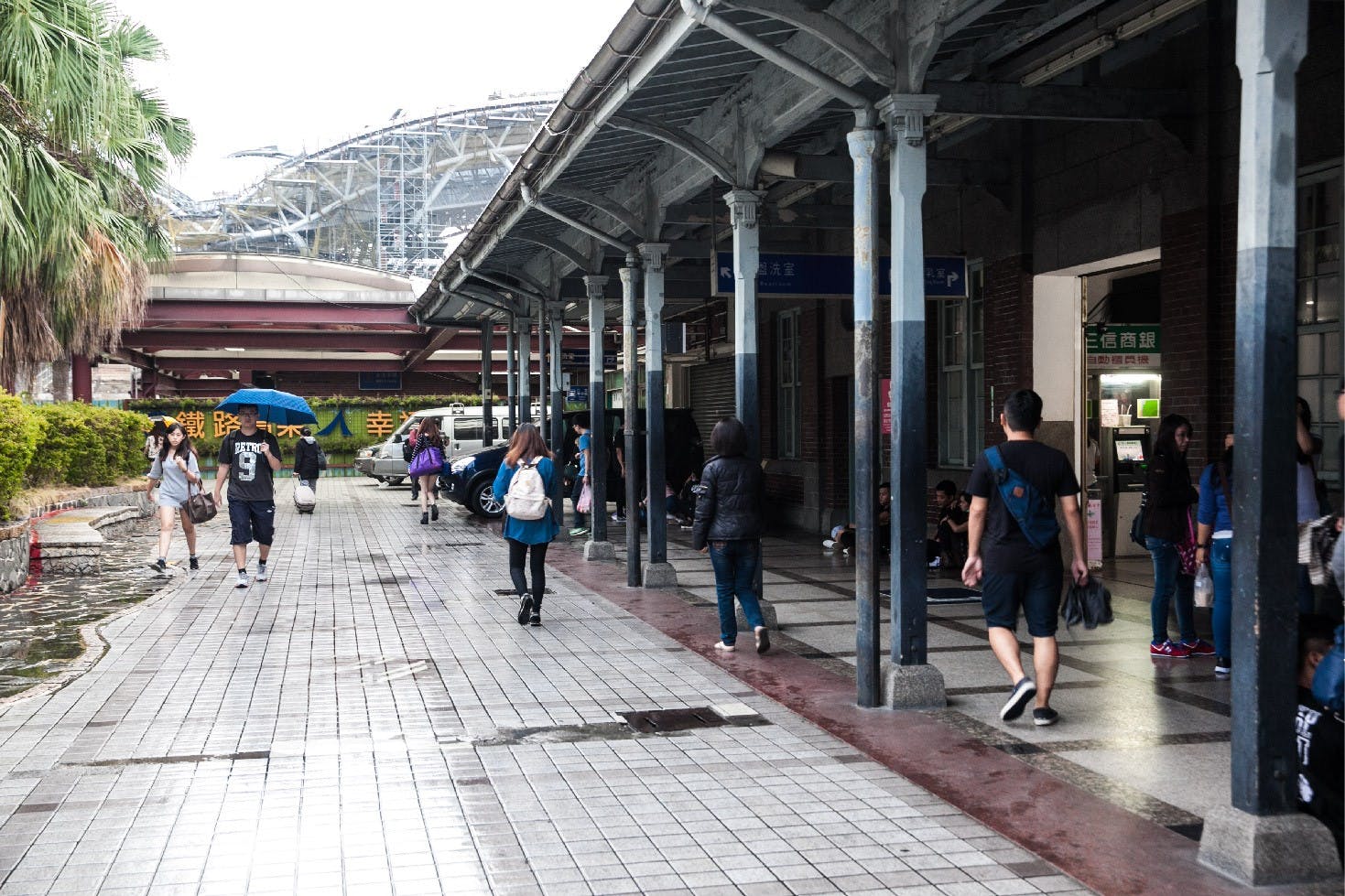 Rain shelter outside Taichung Station's old building